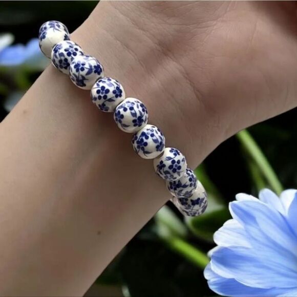 Blue Floral Porcelain Beaded Bracelet Retro White Vintage Vibes Stretch Band - Picture 2 of 6
